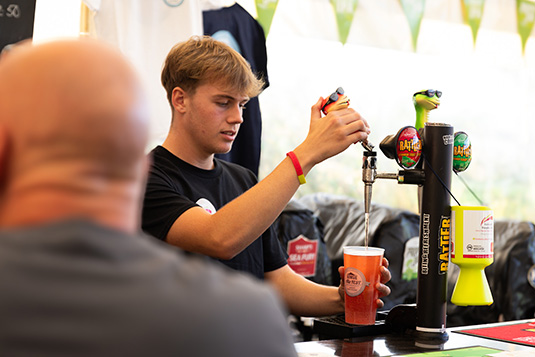 Bowgie-Bar-Staff-Pouring-Pint-Bowgie-Inn